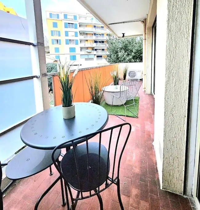 2 Pieces Lumineux, Proche Plage, Parking, Clim, Hippodrome Cagnes-sur-Mer Apartment